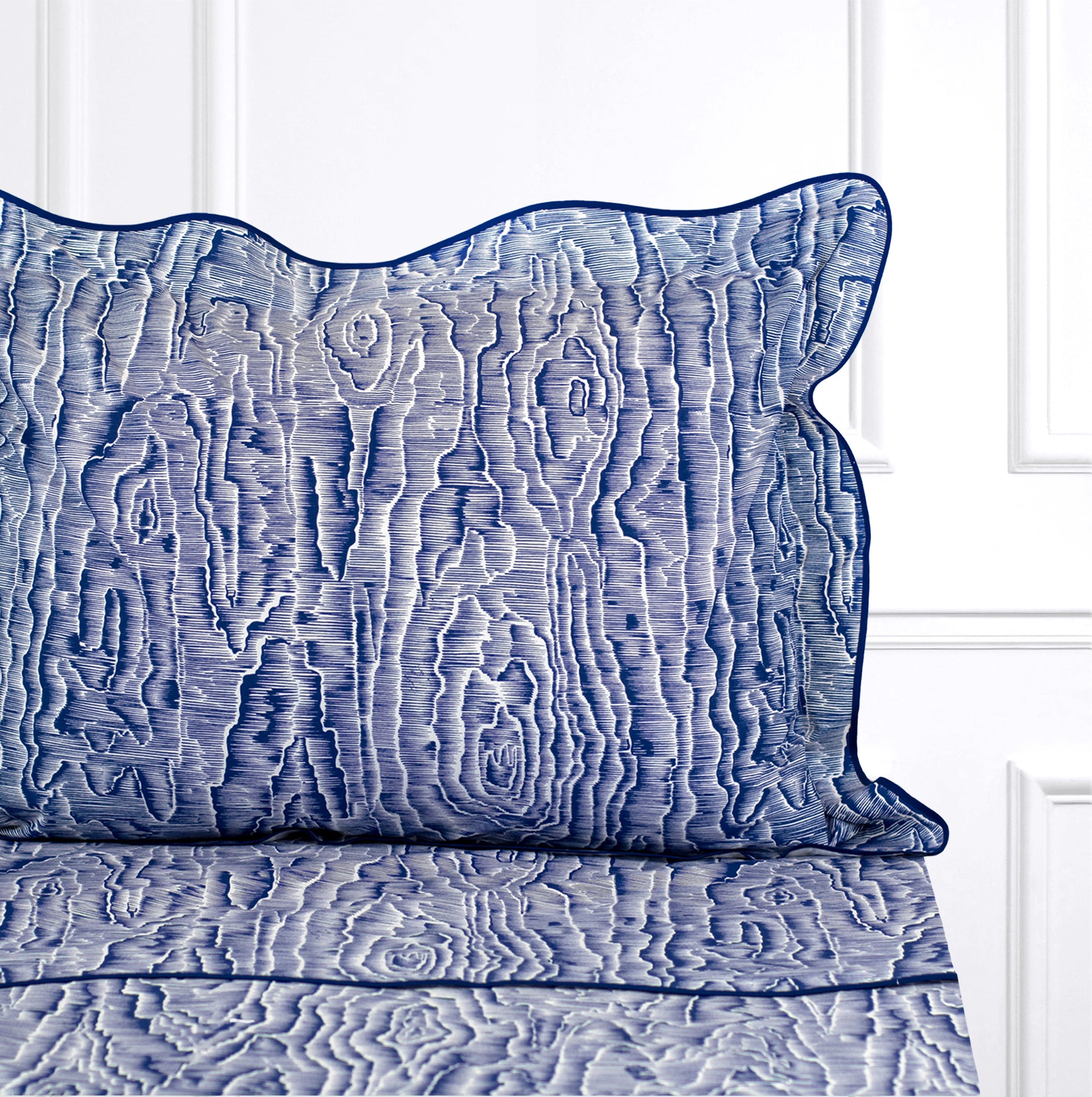 Bois de Moiré Navy Wavy Bias Neckroll