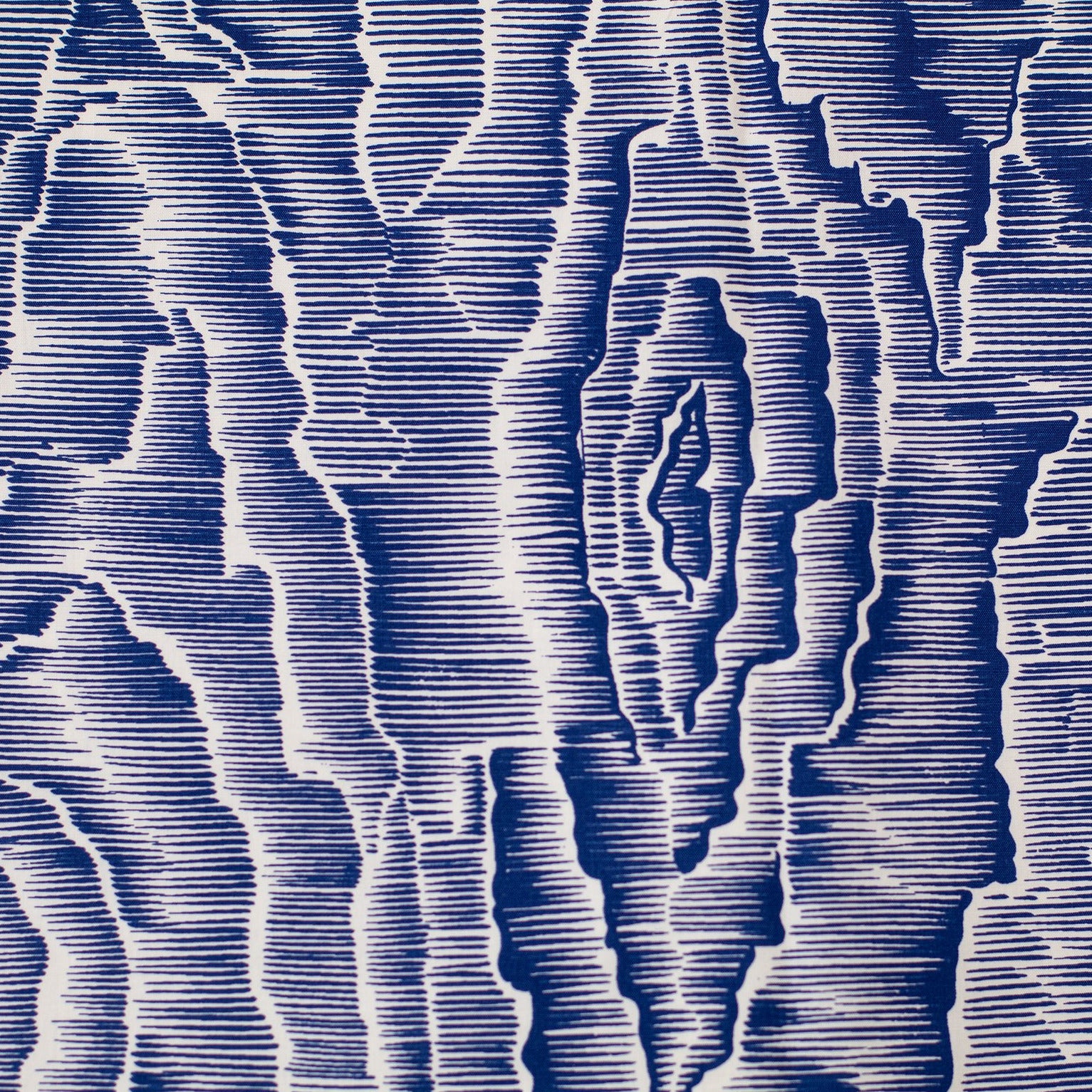 Bois de Moiré Navy Wavy Bias Neckroll