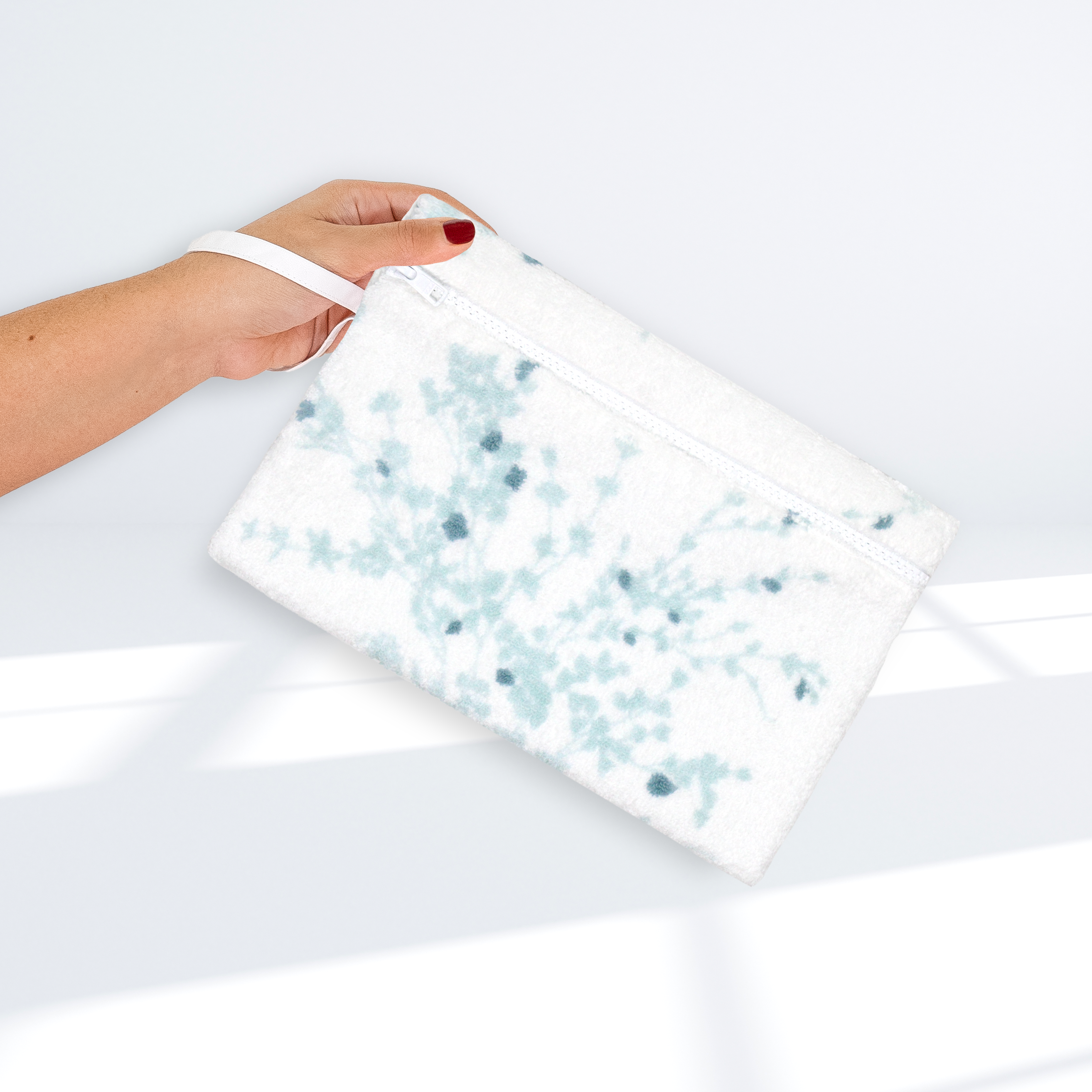 Jeté de Fleurs DP Blue Terry Zip Case