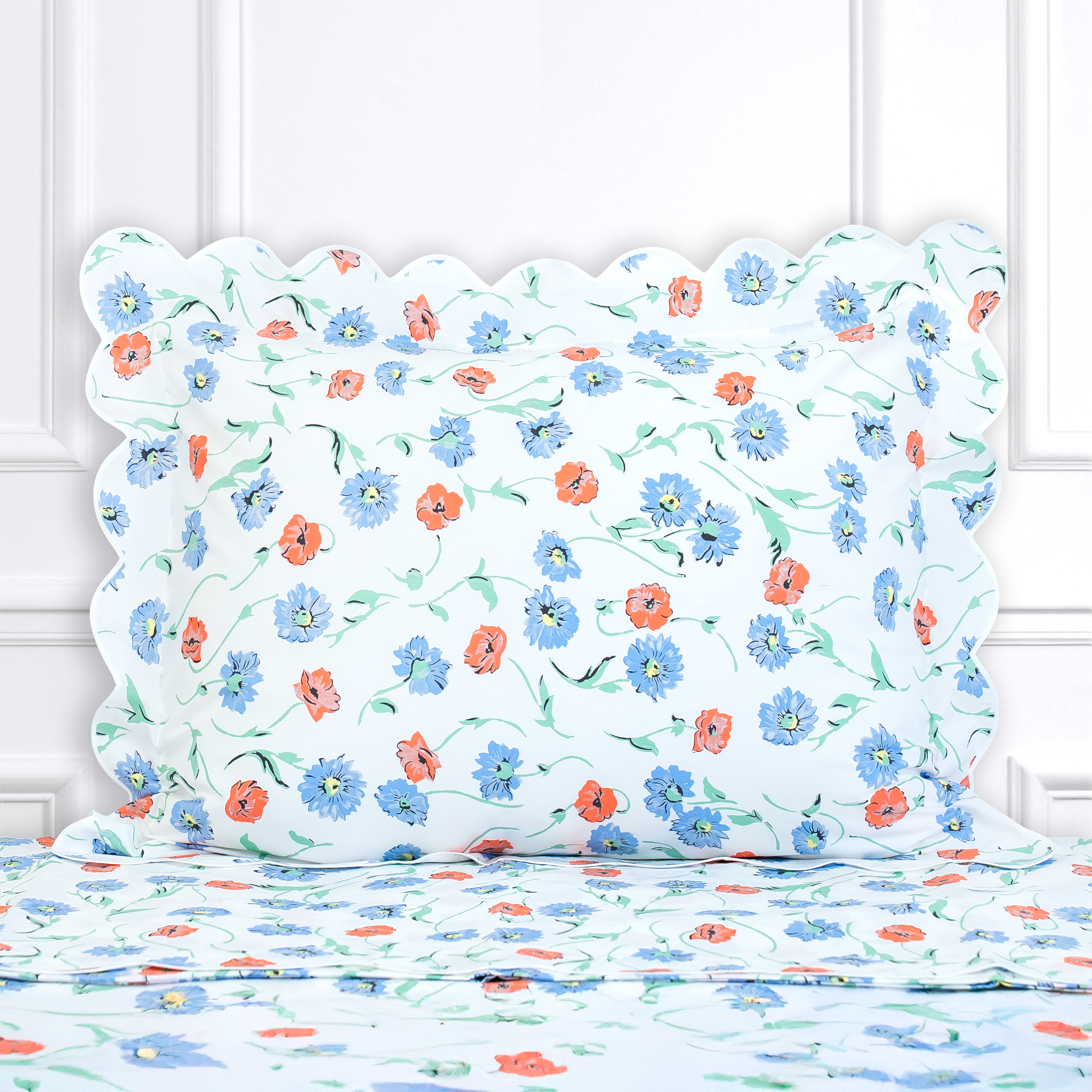 Bedset of Meadow Flowers in blue and red with green leaves/stems