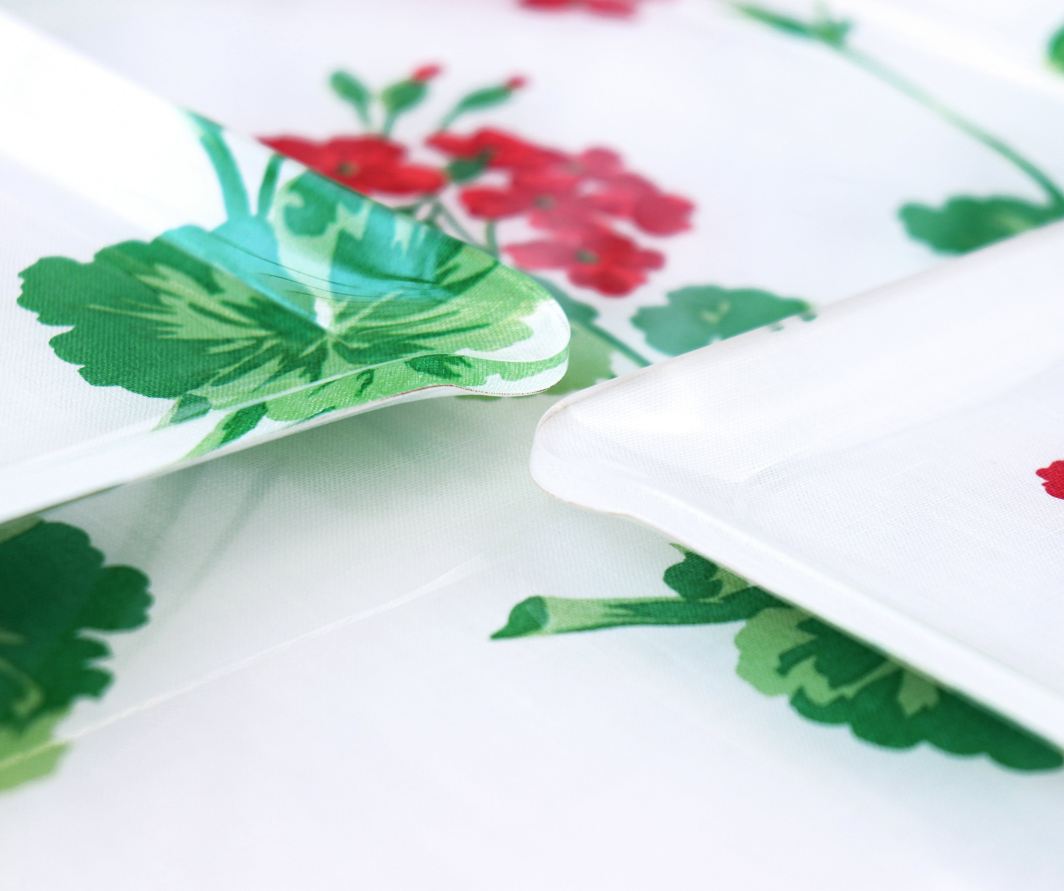 Géraniums Red Laminated Trays