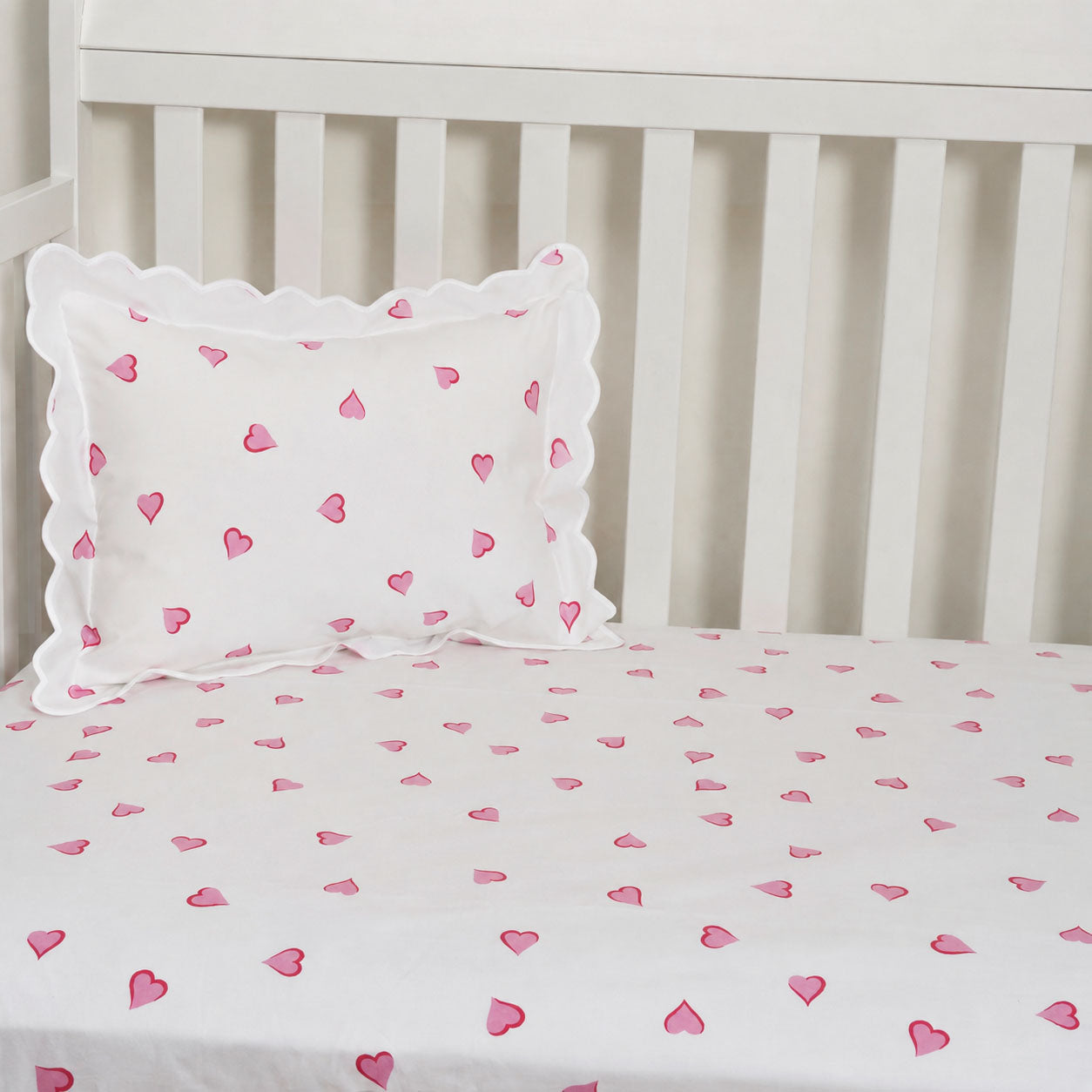 Coeurs Pink Fitted Crib Sheet