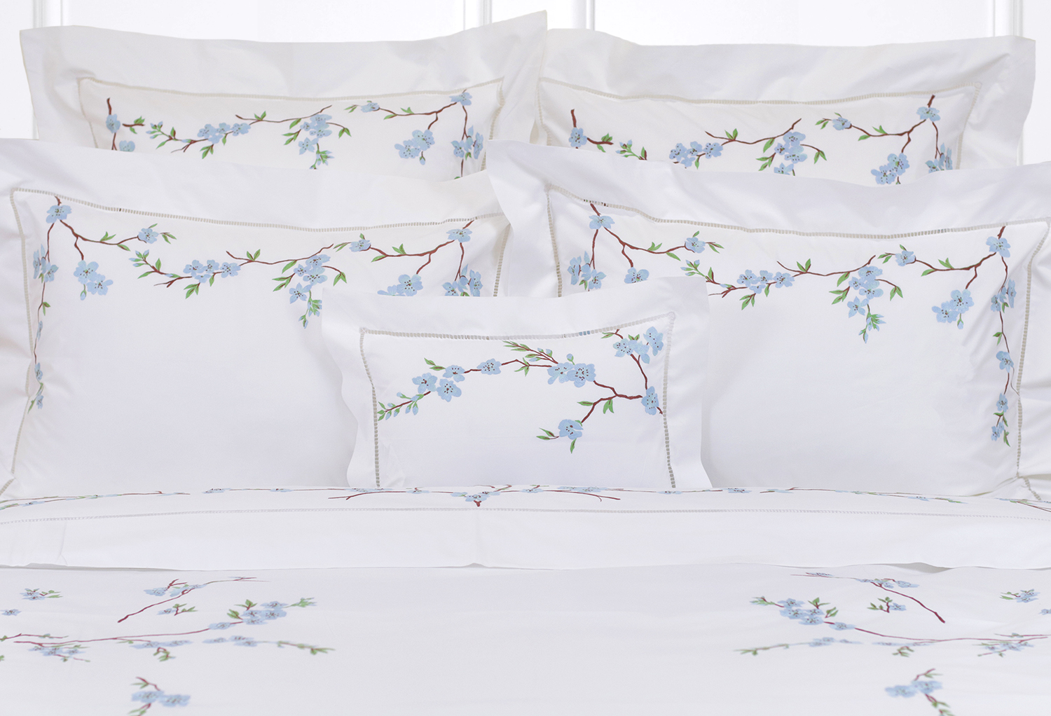 Fleurs de Pêcher Blue Emb. Bed Linens