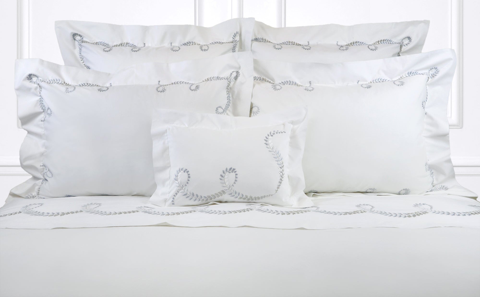 Guirlande de Lierre Silver/Grey Emb. Bed Linens