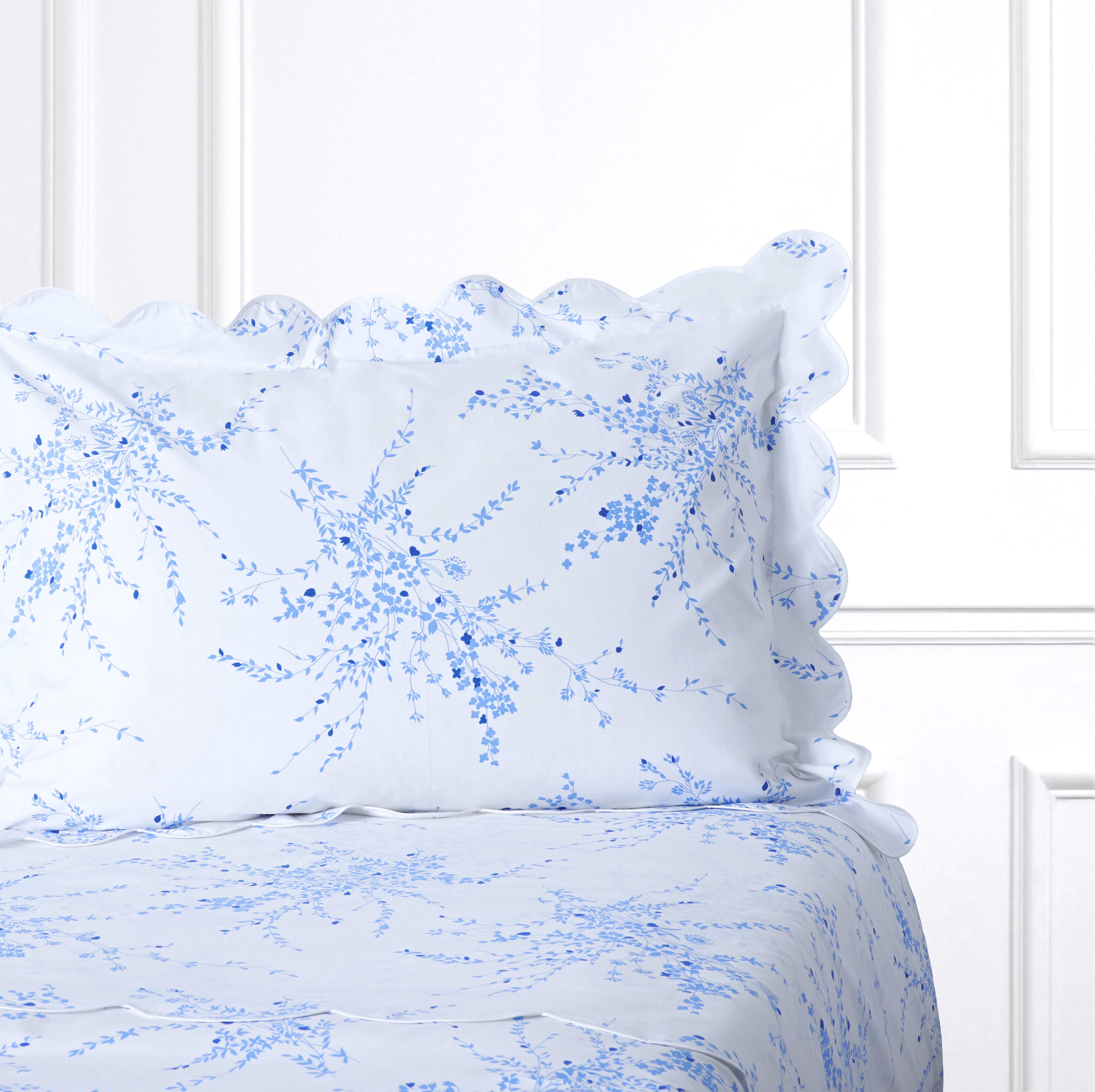 D.Porthaultディ.ポルトー青と白の花柄 フリル付きクッション大小2個 Jeté de Fleurs Blue Bed Linens