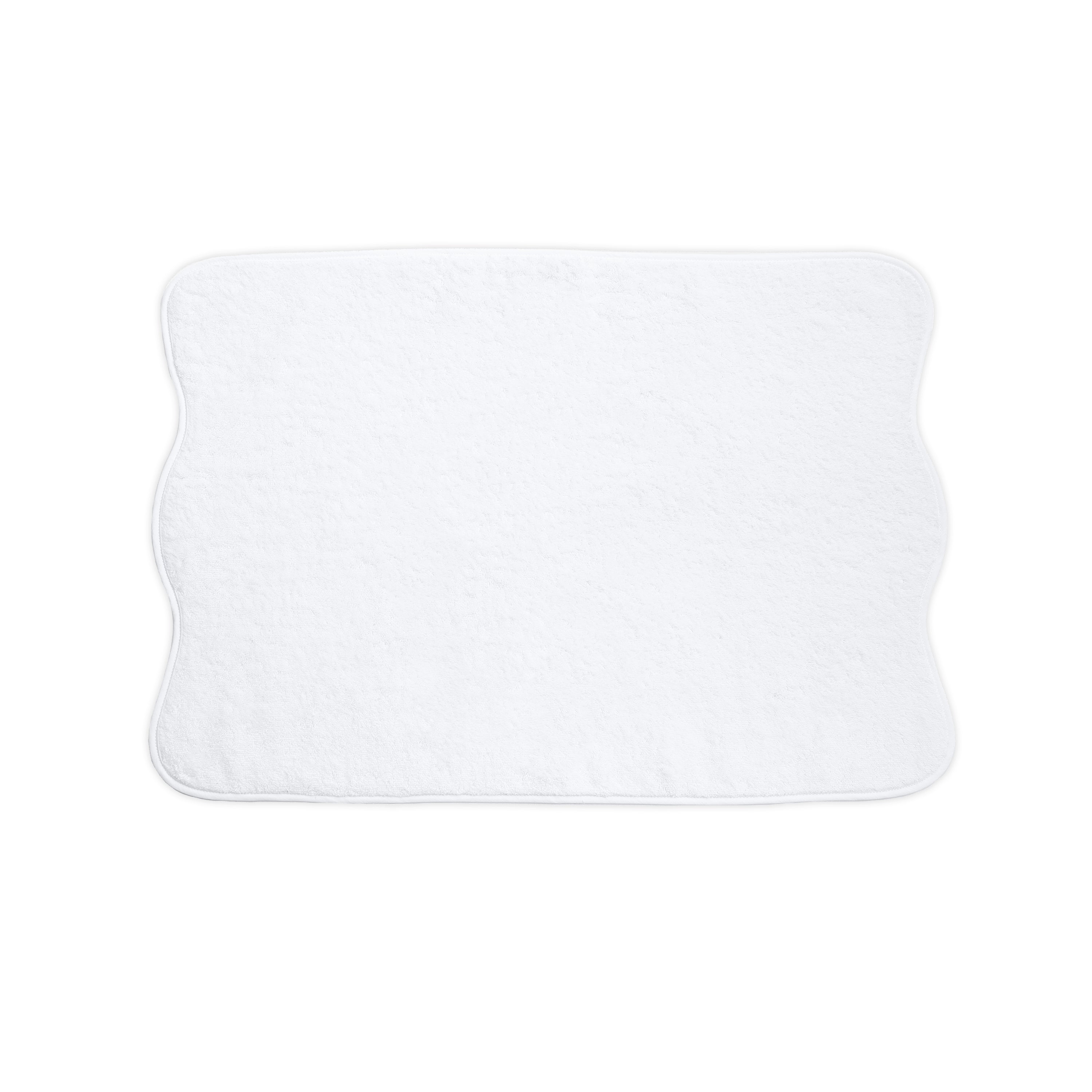 Solid White with Wavy White Towels