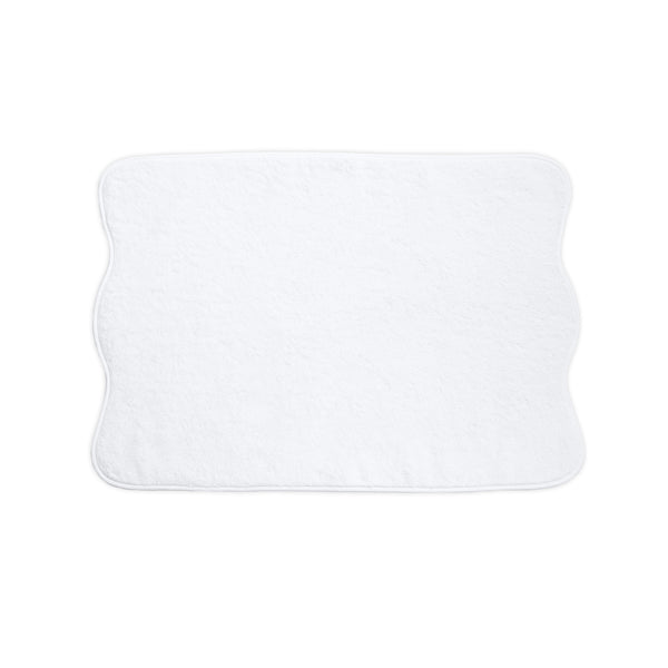 Solid White with Wavy White Towels