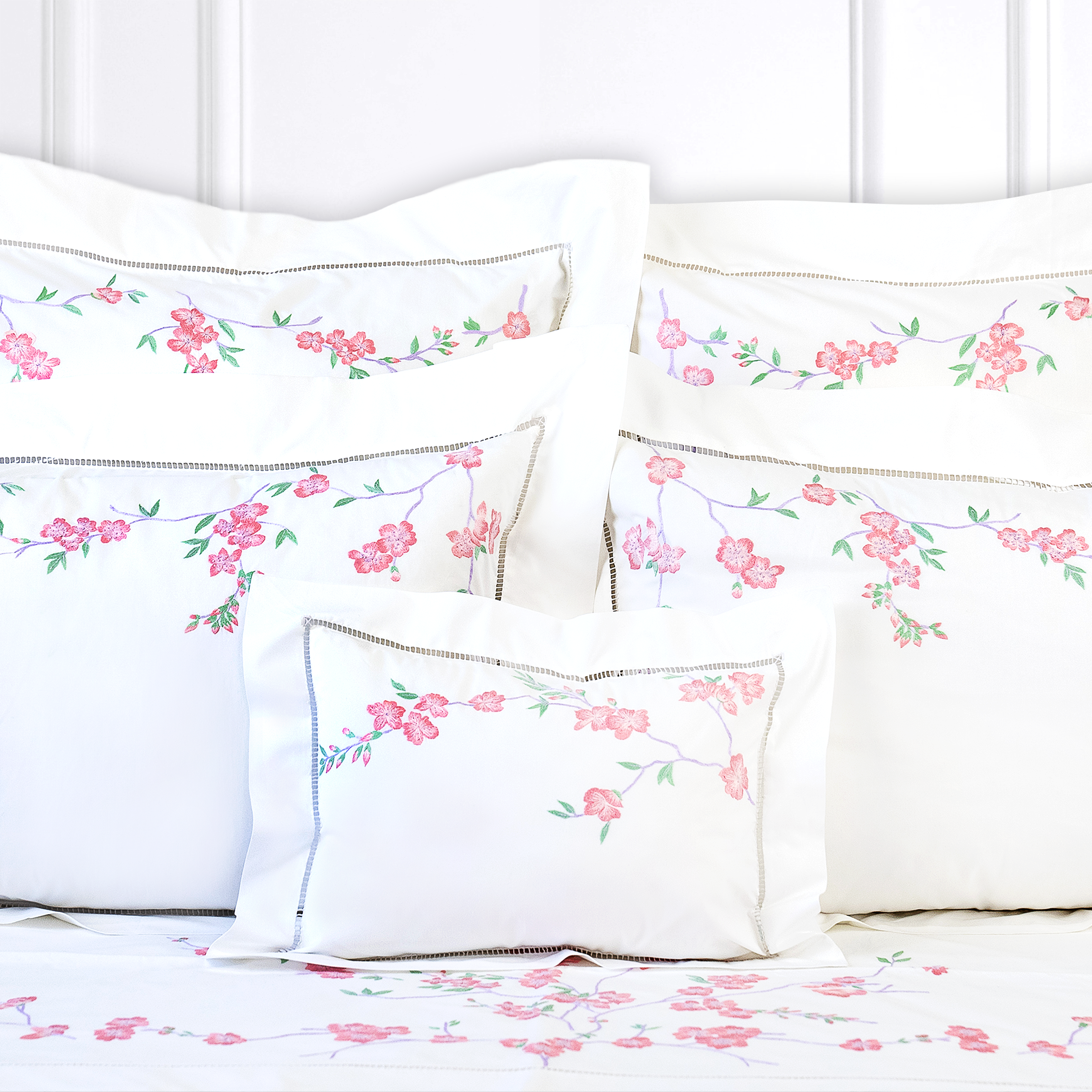 Fleurs de Pêcher Rose Emb. Bed Linens