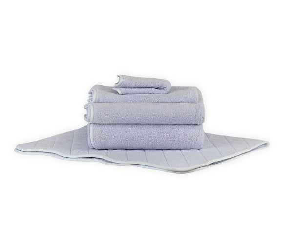 Solid #79 Pale Grey / Wavy White Towels