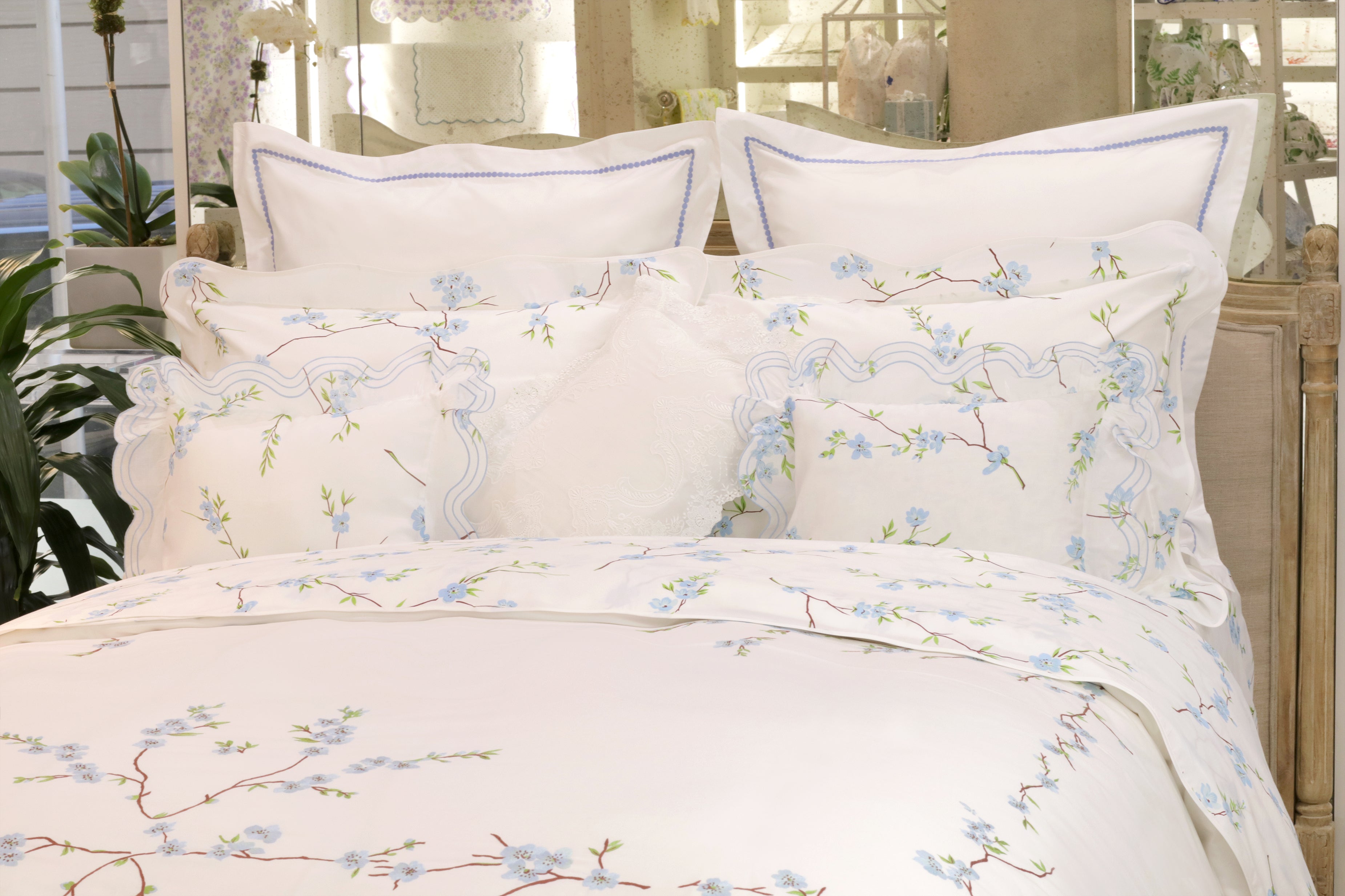 Fleurs de Pêcher Blue Bed Linens