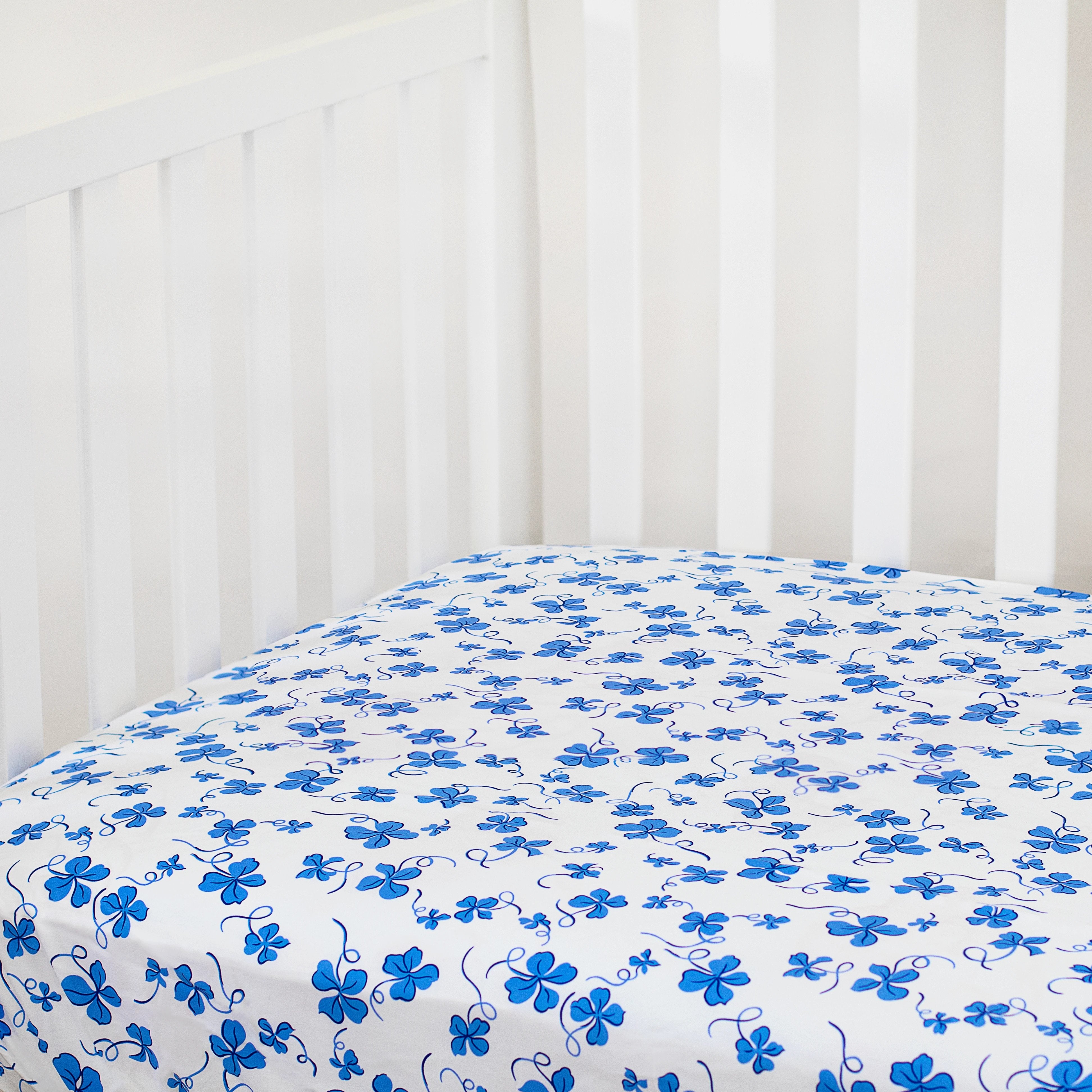 Trèfles Blue Fitted Crib Sheet