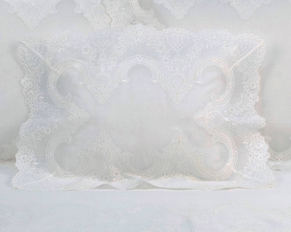 Guirlande Blanche Voile Bed Linens
